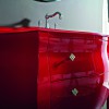 Meuble sous vasque rétro BELLAGIO de Lasa Idea en bois massif laqué, rouge brillant_D1
