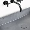 Vasque rectangulaire à poser 64x36 cm design BOX de Gravelli, béton poli gris clair_D1