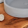 Vasque ovale à poser 60x45 cm design OVUM de Gravelli, béton poli gris clair_D1